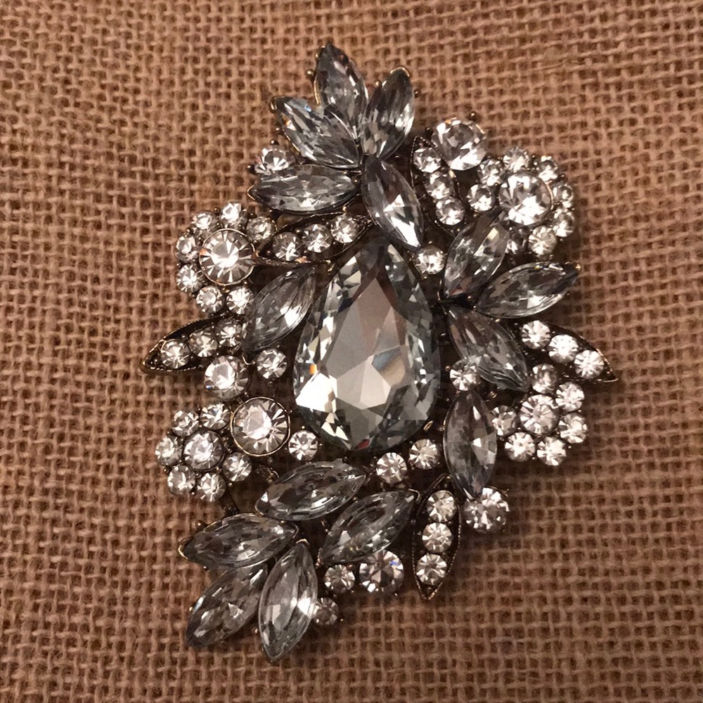 2 for $30 Bold rhinestone brooch & pendant 3.5”x3”